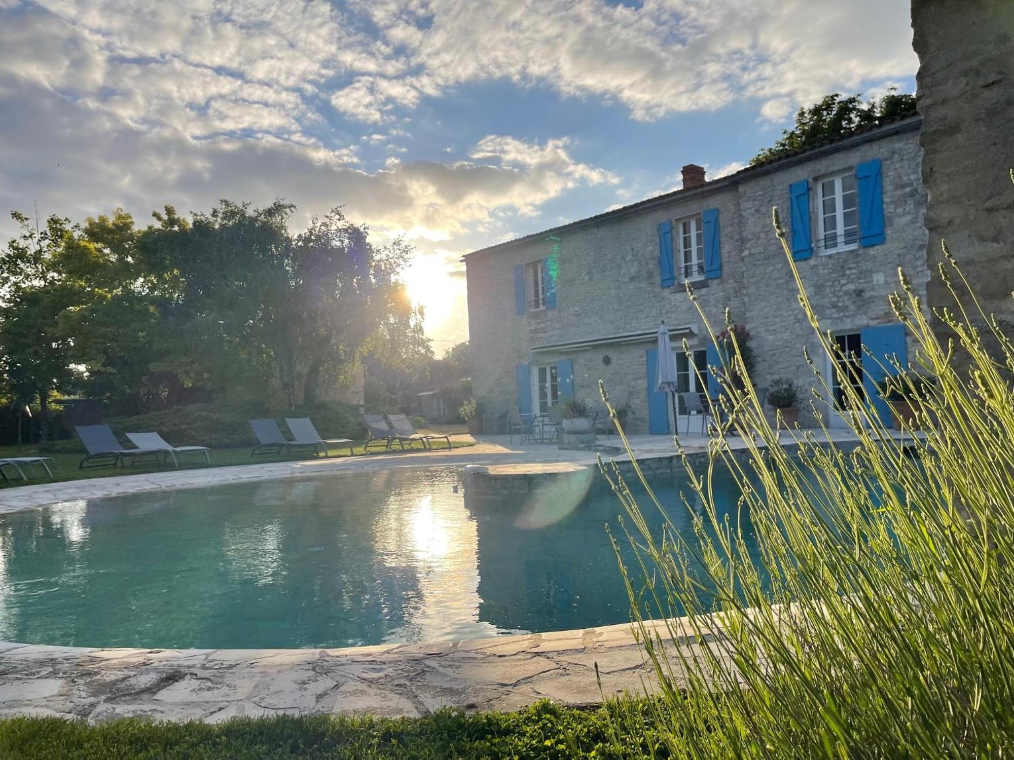 Logis Saint Leonard Bed and Breakfast Dompierre-sur-Mer Eksteriør billede