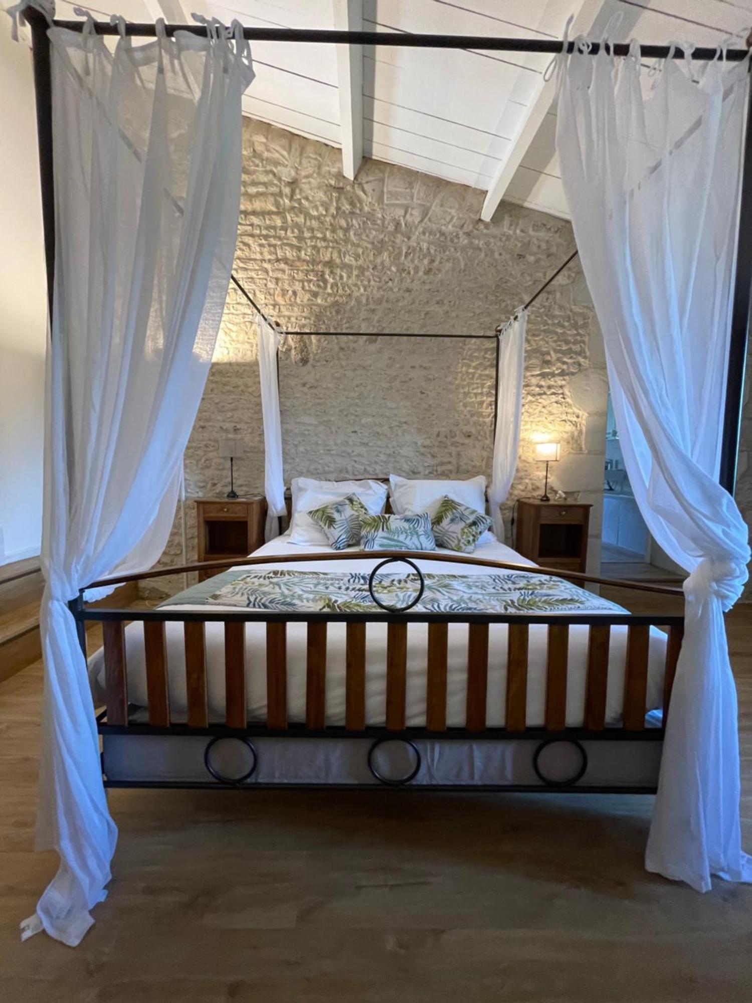 Logis Saint Leonard Bed and Breakfast Dompierre-sur-Mer Eksteriør billede