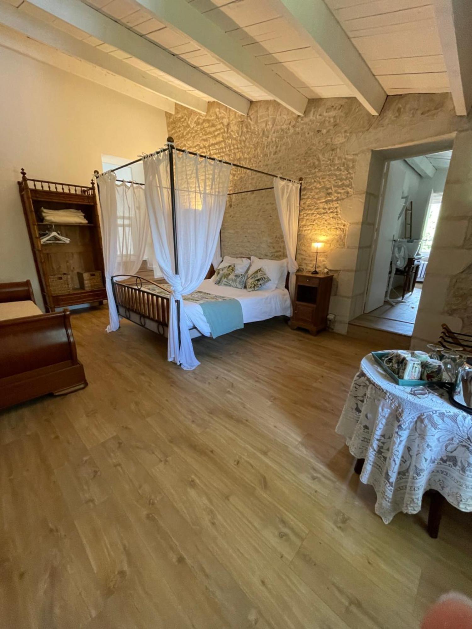 Logis Saint Leonard Bed and Breakfast Dompierre-sur-Mer Eksteriør billede